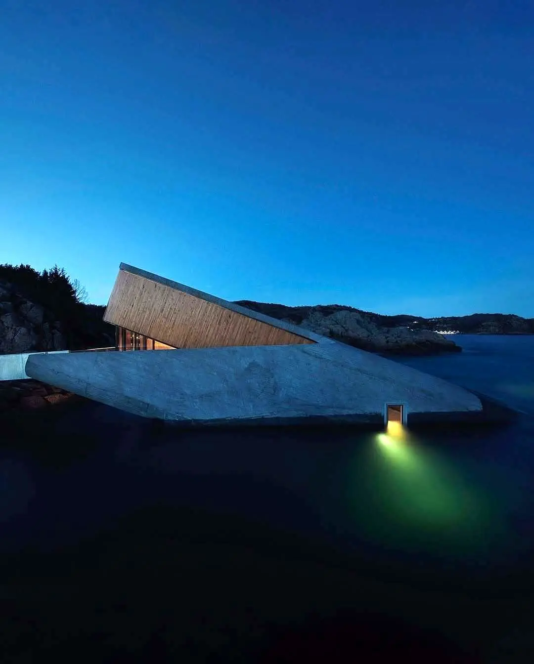 تصاویر؛ اولین رستوران اروپایی زیر آب