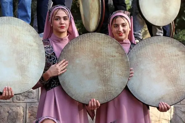 تصاویر؛ دف نوازی پرشور زنان و مردان در بجنورد
