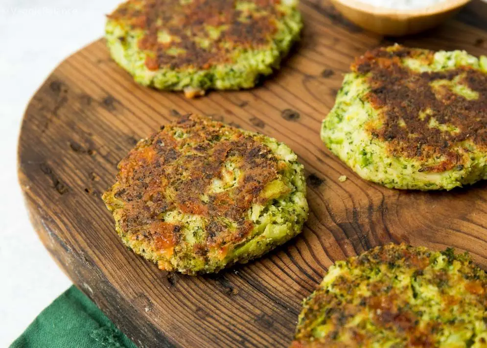 طرز تهیه کوکو کلم؛ کوکو سالم و مقوی با طعم بی‌نظیر 