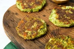 طرز تهیه کوکو کلم؛ کوکو سالم و مقوی با طعم بی‌نظیر 