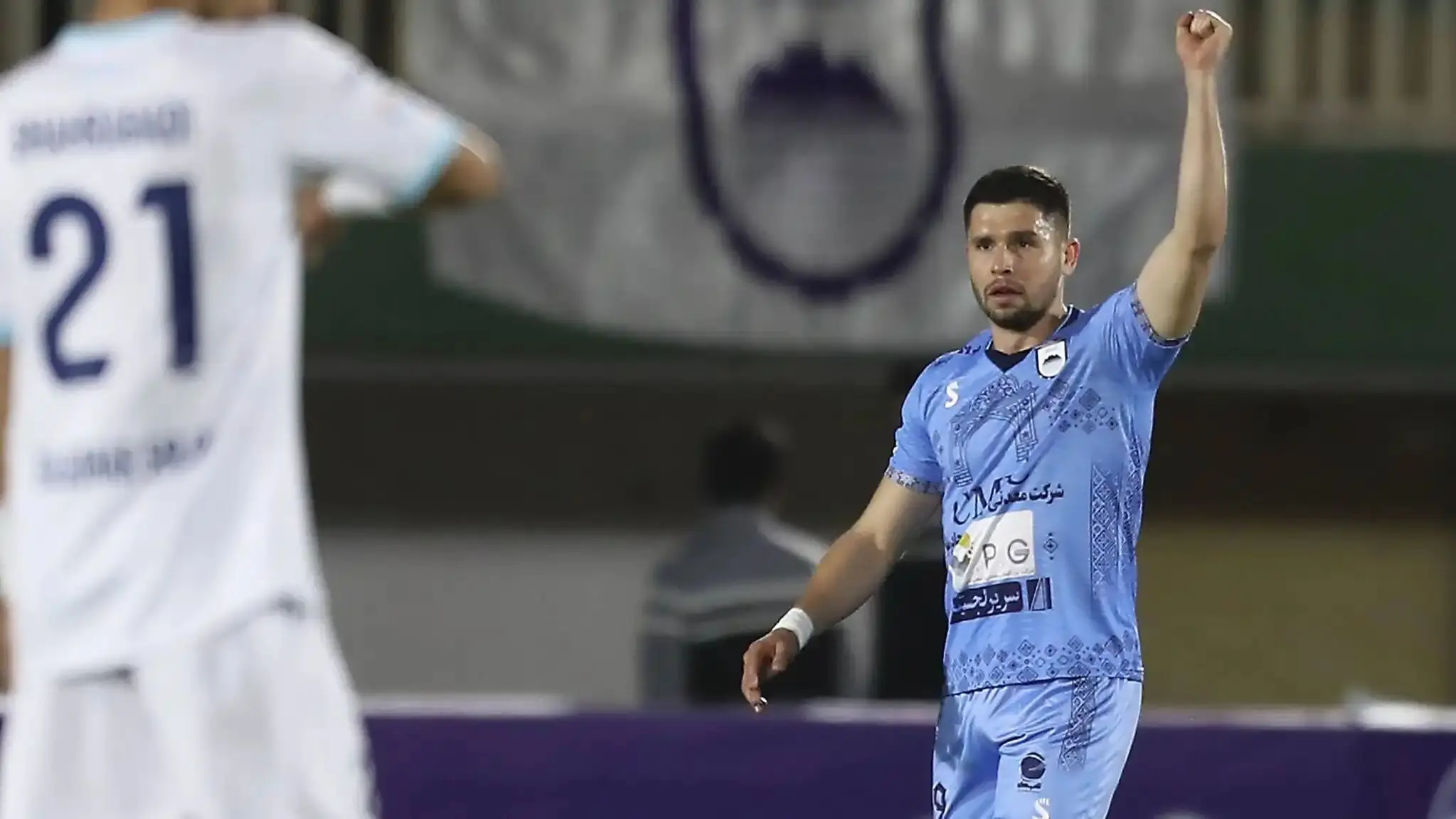 گل‌گهر به دنبال عبور قطعی از پرسپولیس