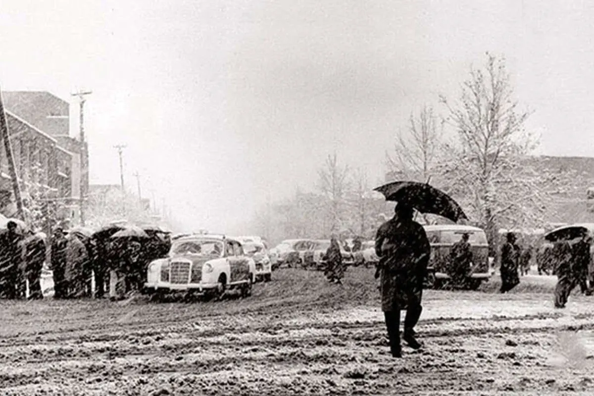 تهران، اصفهان، همدان و اراک زیر برف سنگین!/ بارش برف در آذر ۱۳۵۴ را ببینید