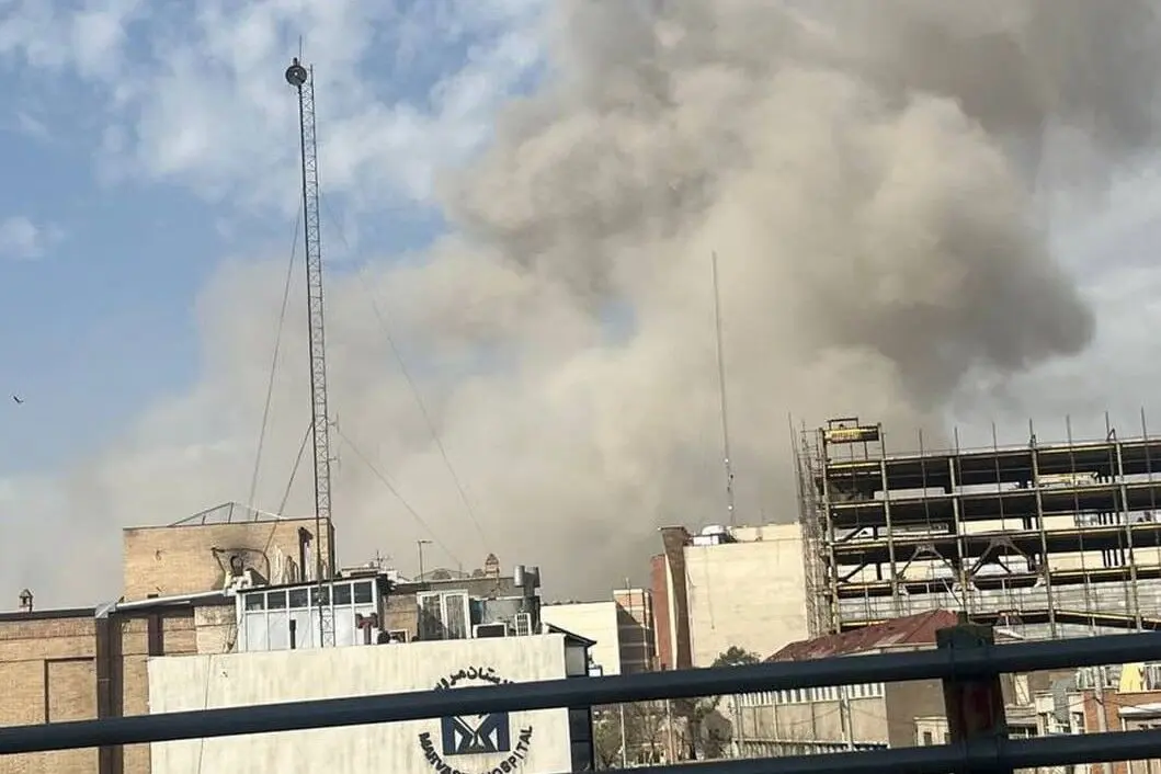 انفجار هنگام گزارش زنده خبرنگار صدا و سیما در میدان حر تهران