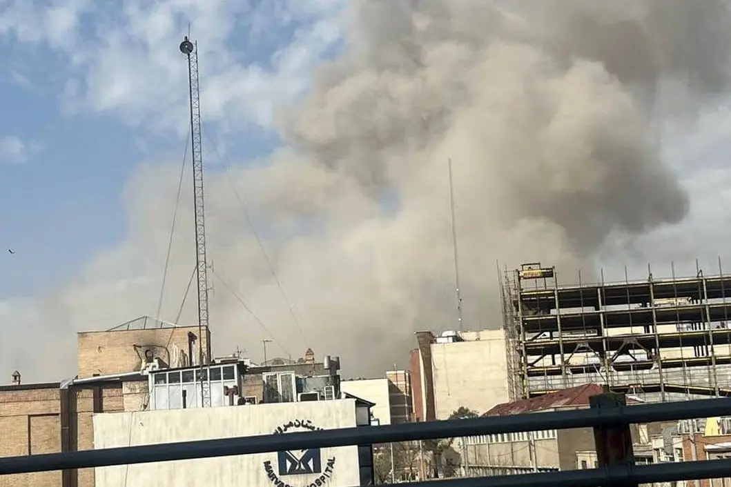 انفجار هنگام گزارش زنده خبرنگار صدا و سیما در میدان حر تهران