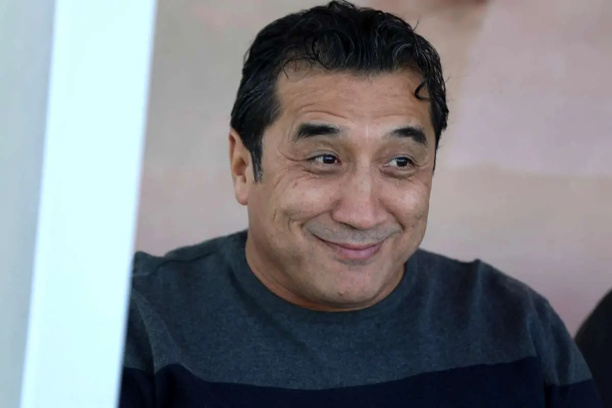 عادی‌سازی فحش‌های مثبت 18؛ پشت خداداد عزیزی به کجا گرم است؟

