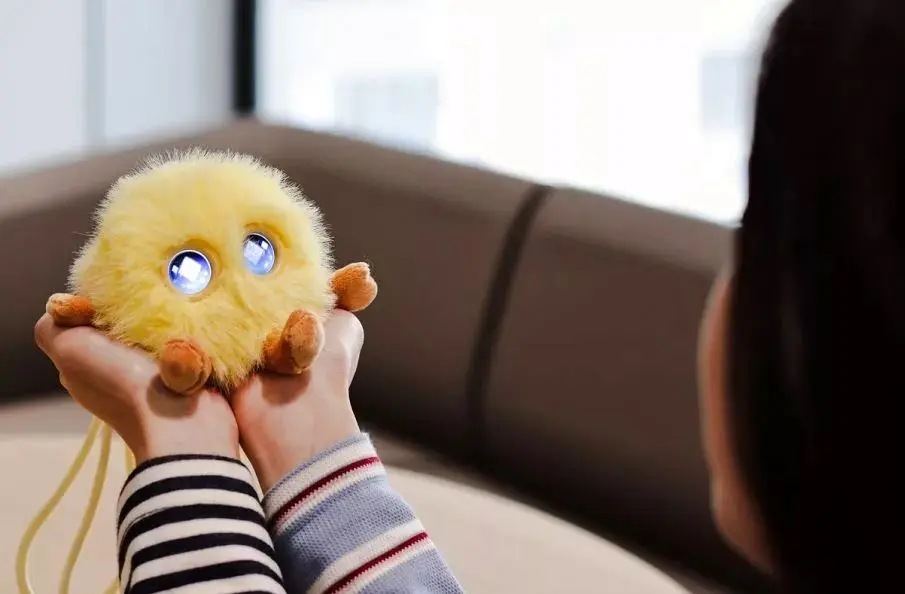 اولین عروسک هوشمند هواوی؛ همدمی که احساسات شما را درک می‌کند