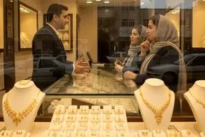 پیش‌بینی قیمت طلا در هفته آخر خرداد ۱۴۰۵؛ سقوط دلار با طلا چه می‌کند؟