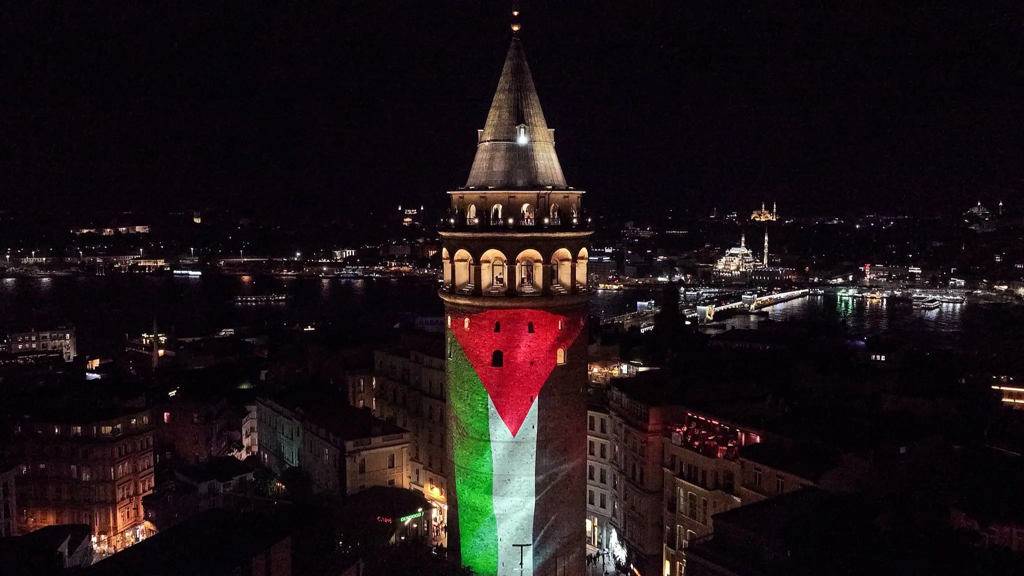 نورافشانی برج تاریخی گالاتا به رنگ پرچم فلسطین 