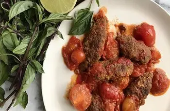  طرز تهیه کباب تابه‌ای با سس گوجه به سبک رستوران 