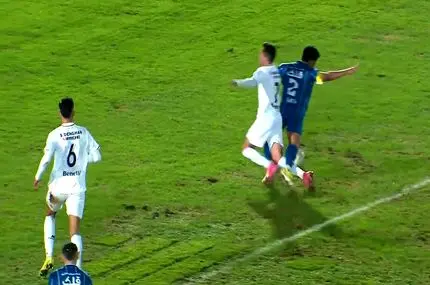 ببینید؛ سرنگونی حردانی در محوطه جریمه ملوان/ پنالتی استقلال سوخت؟