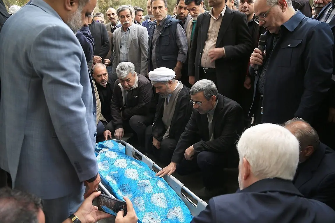 تصاویر؛ مراسم تشییع خواهر احمدی‌نژاد