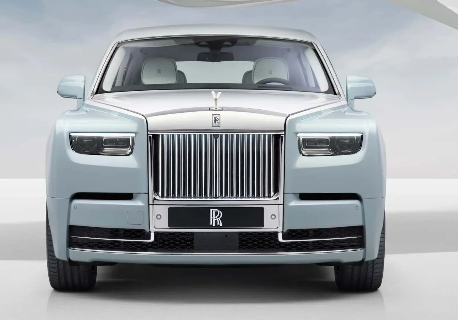 تصاویر؛ شاهکار سفارشی رولز رویس در سال ۲۰۲۵: فانتوم EWB با باغ گیلاس!