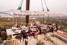 گرفتار شدن خانواده‌ای در ارتفاع ۳۸ متری رستوران معلق