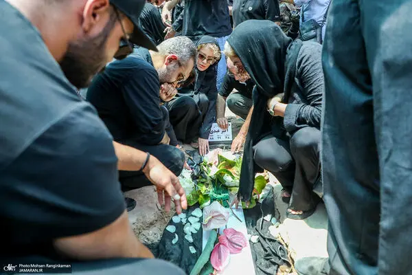 طلب حلالیت خانواده اکبر عبدی از امین حیایی