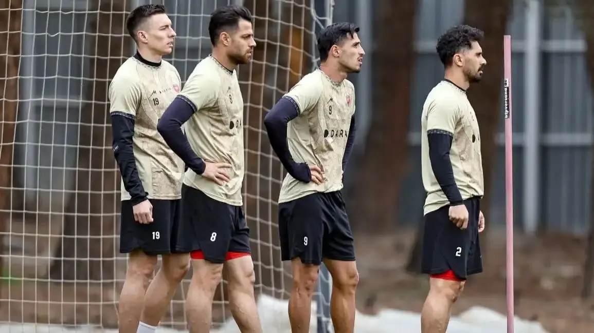 بگومگو با کمی دست به یقه شدن