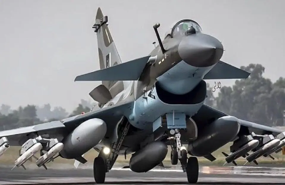 ببینید؛ لحظه پرواز جنگنده  JF-17  ارتش پاکستان برای حمله به هند
