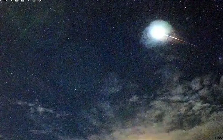 ثبت تصویر گلوله آتشین تماشایی در آسمان