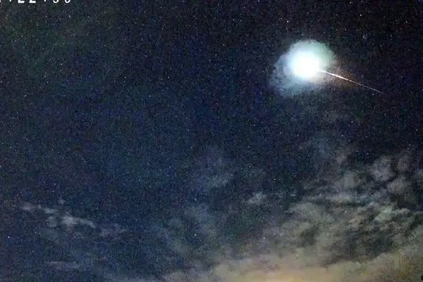 ثبت تصویر گلوله آتشین تماشایی در آسمان