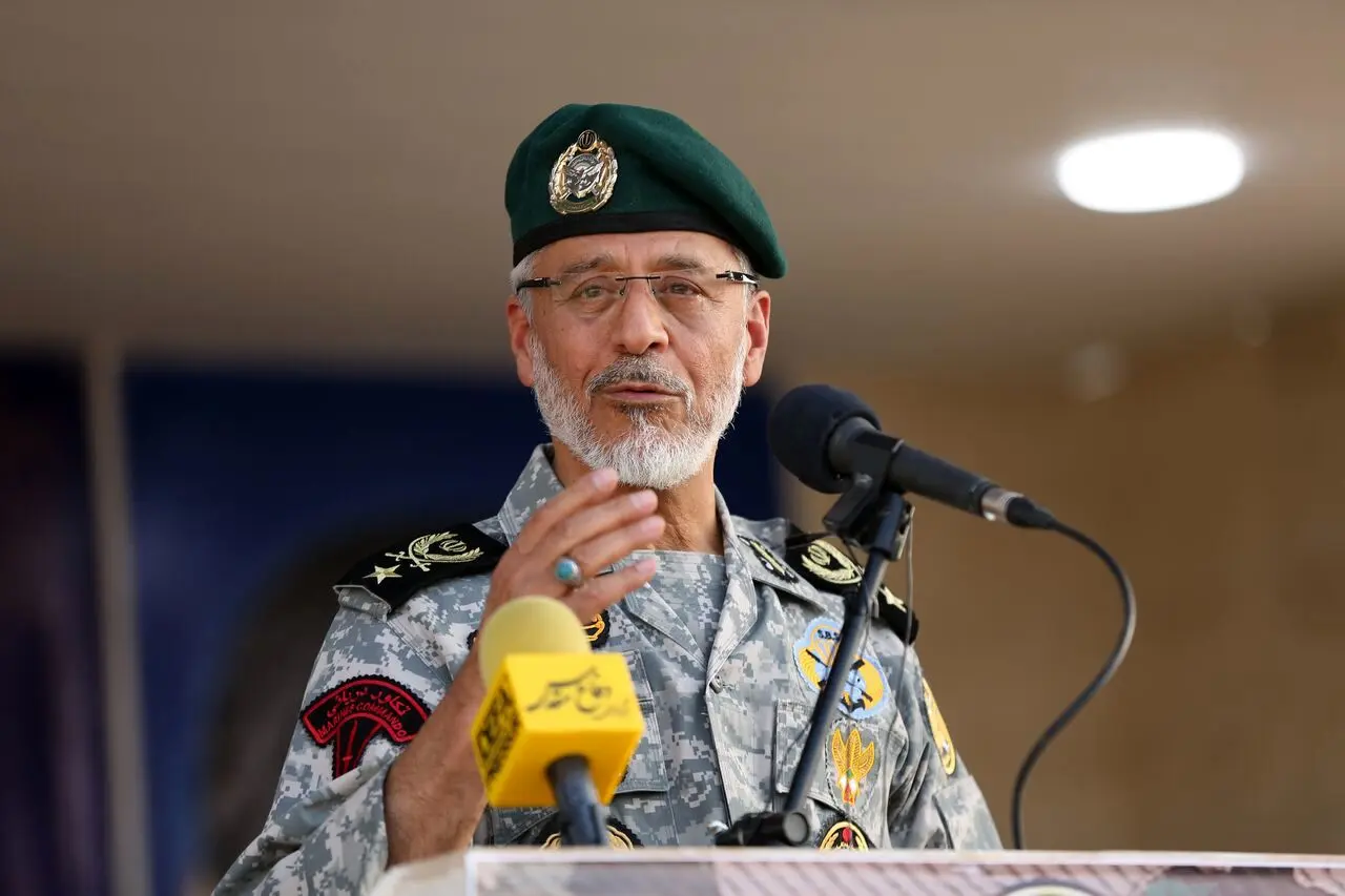 دریادار سیاری: دشمن در مورد ایران دچار اشتباه محاسباتی شده است