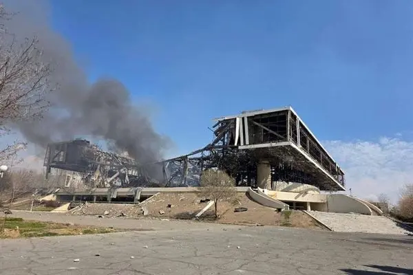 ببینید؛ فرو ریختن ورزشگاه آزادی بعد از حمله موشکی