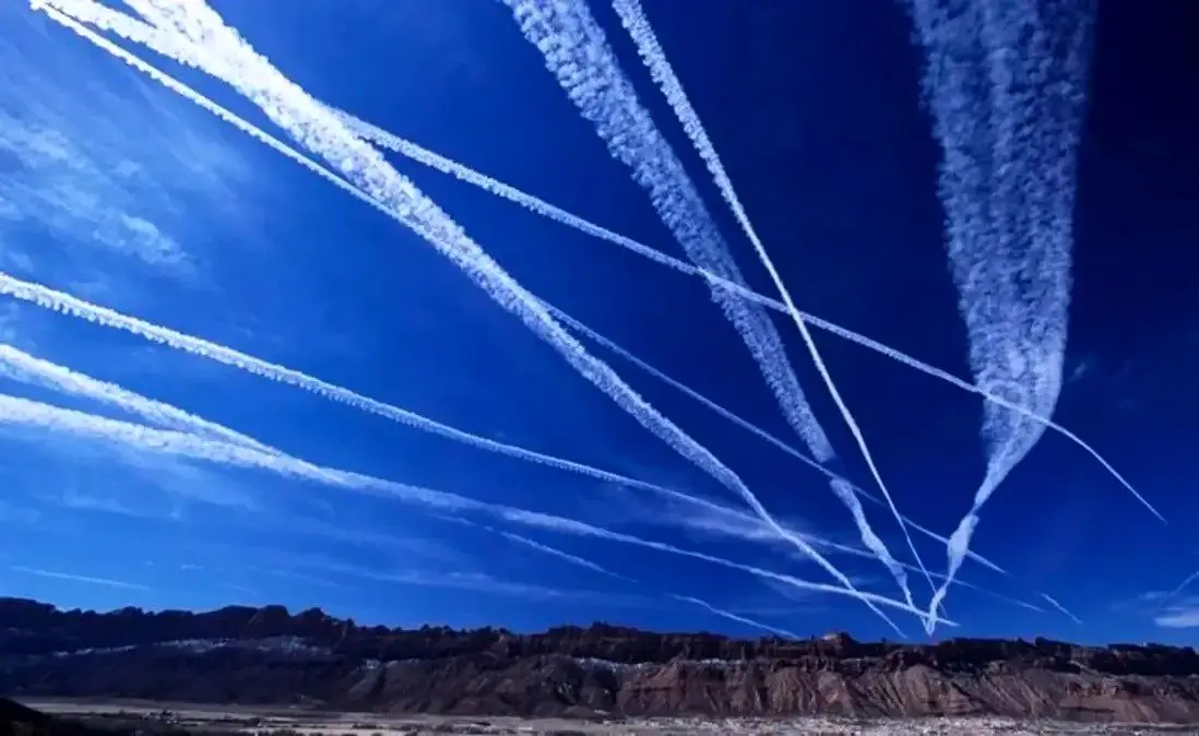 آمریکا و اسرائیل در آسمان کرمان گازهای سمی پخش کردند!
