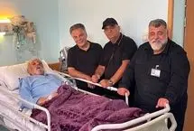 چنگیز وثوقی بر روی تخت بیمارستان