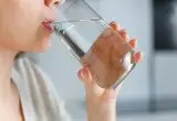 آغاز صبح با یک لیوان آب چگونه متابولیسم را دگرگون می‌کند؟