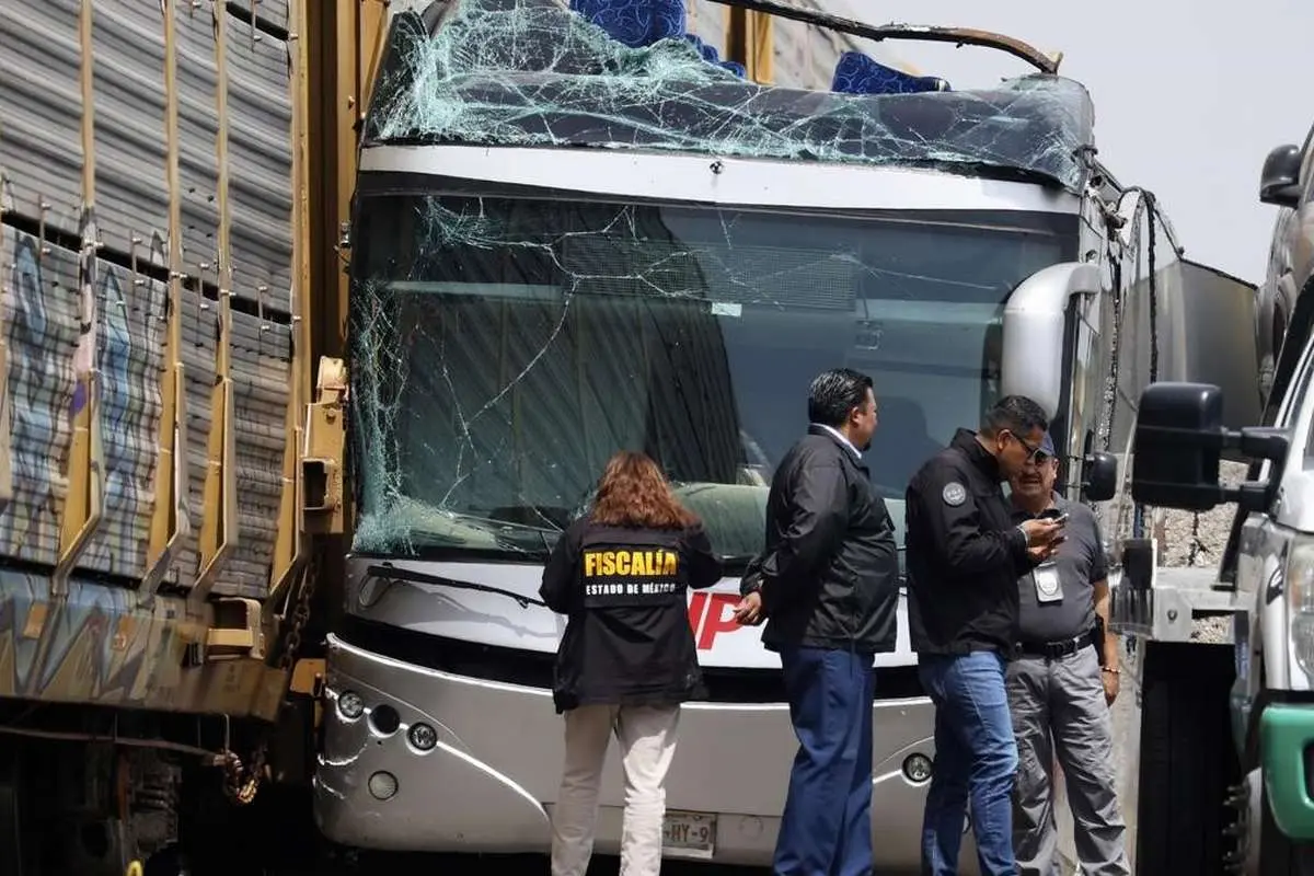 تصادف مرگبار قطار و اتوبوس در مکزیک؛ ۱۰ کشته و ۶۱ زخمی