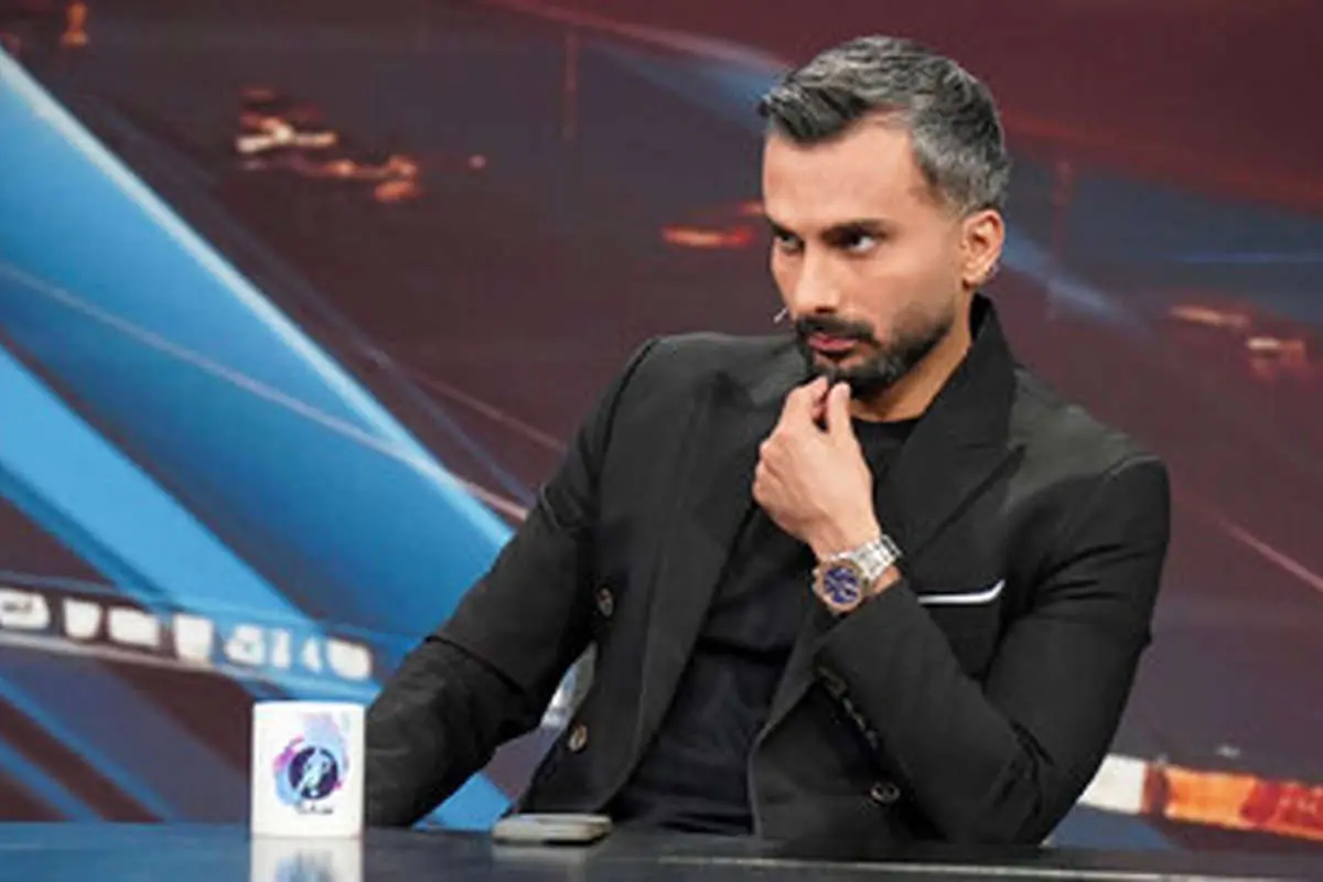 تصویر؛ ساعت فیک محمدحسین میثاقی در برنامه فوتبال برتر