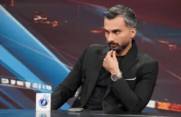 تصویر؛ ساعت فیک محمدحسین میثاقی در برنامه فوتبال برتر

