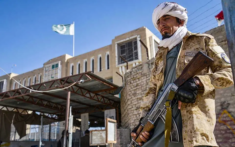 آتش جنگ بین افغانستان و پاکستان شعله‌ور شد