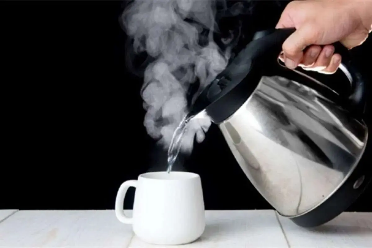 به این دلایل آب داغ بخورید