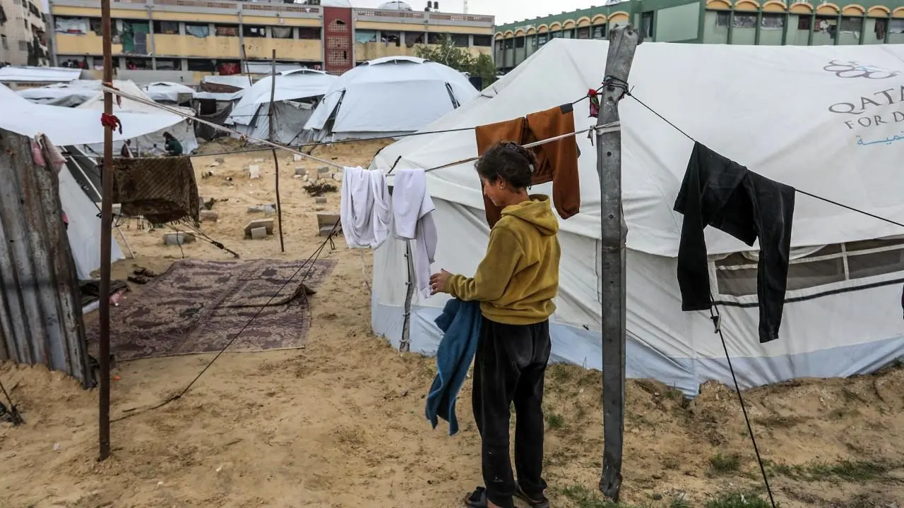 تصاویر؛ جریان زندگی در میان قبرستان‌های غزه
