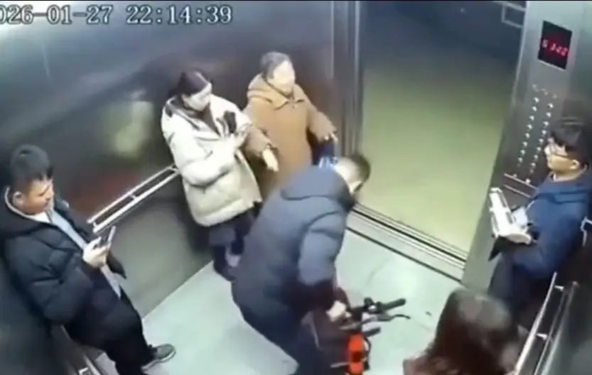 انفجار باتری اسکوتر برقی در آسانسور