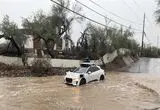 گیر افتادن خودروی خودران در خیابان آب‌گرفته