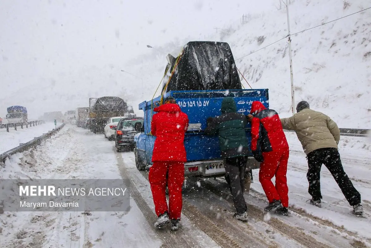 تصاویر؛ گیر کردن خودروها در گردنه برفی امین‌الله بجنورد 18