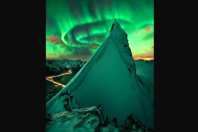 عکس روز ناسا؛ رقص سبز شفق‌ها در آسمان نروژ