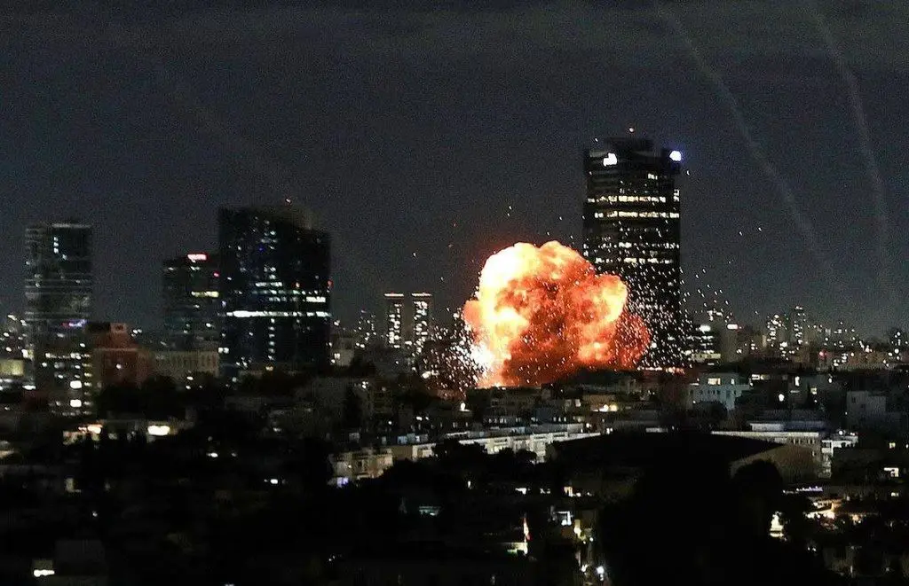 تصاویر رویترز از حملات موشکی ایران به اسرائیل 