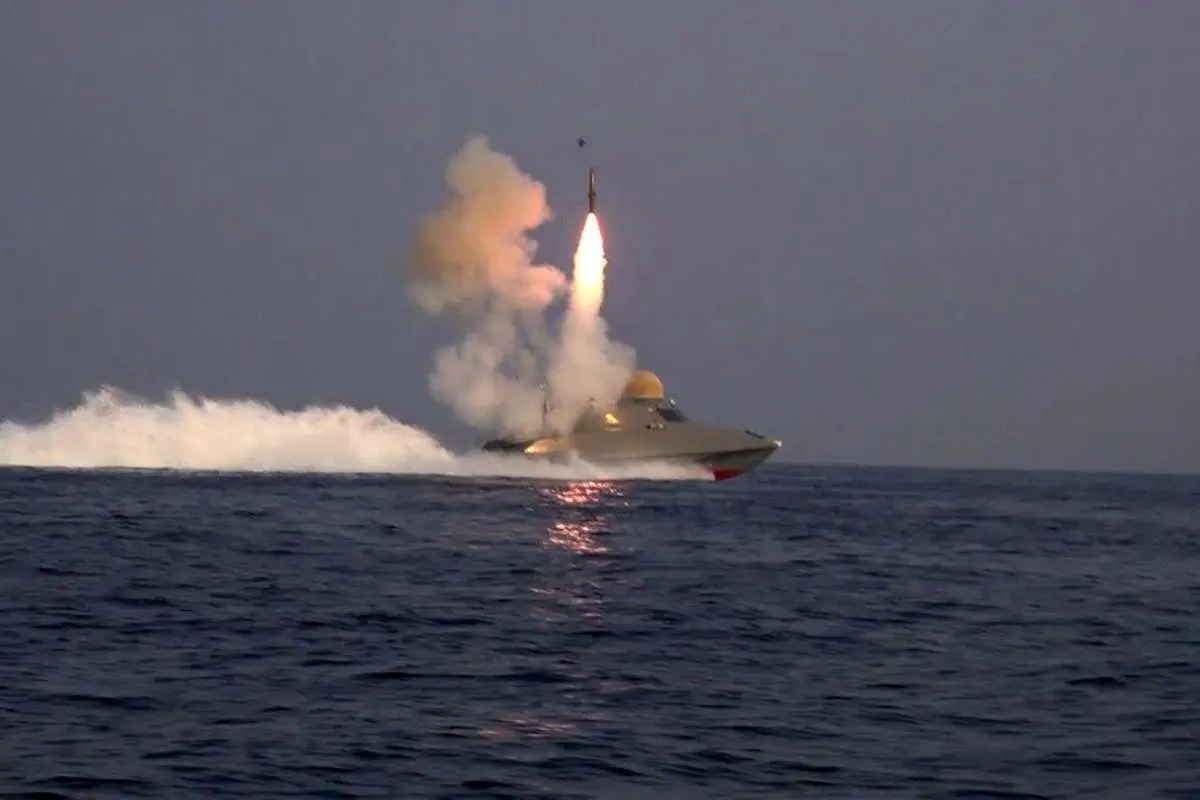 موشک‌های کروز «قدر و قدیر» و یک بالستیک ناشناس در رزمایش سپاه