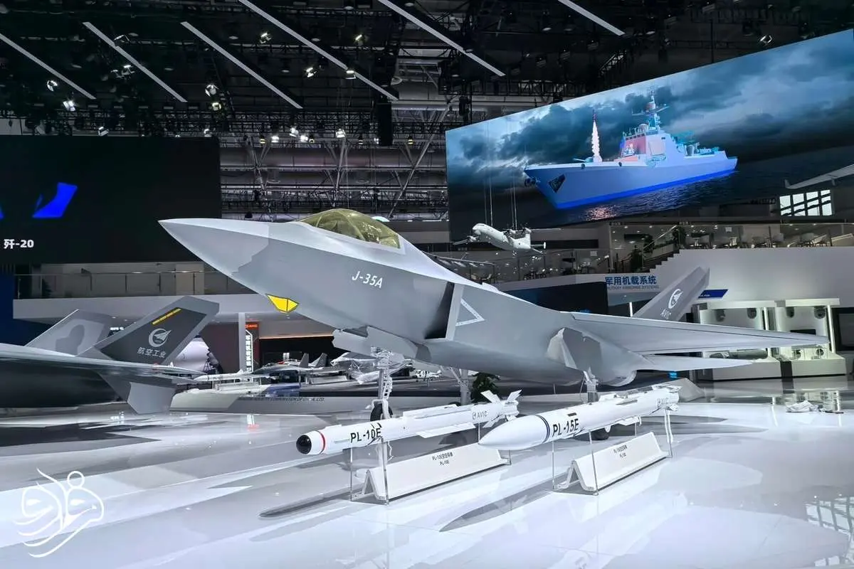 غول جنگنده چینی J-35 با 12 موشک مرگبار رونمایی شد