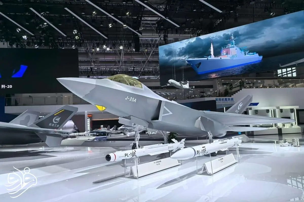 غول جنگنده چینی J-35 با 12 موشک مرگبار رونمایی شد