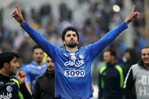 تصویر؛  بازیکن سابق استقلال دست به کمان شد!

