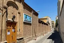 تصویر؛ دری به رنگ آسمان، در آغوش خورشید، خانه پلاک ۲۵