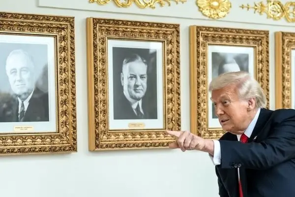 توپ بازی کردن ترامپ با نوه‌اش