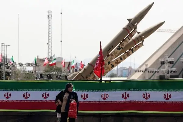 عکس؛ موشک بالستیک ذوالفقار در میدان آزادی تهران
