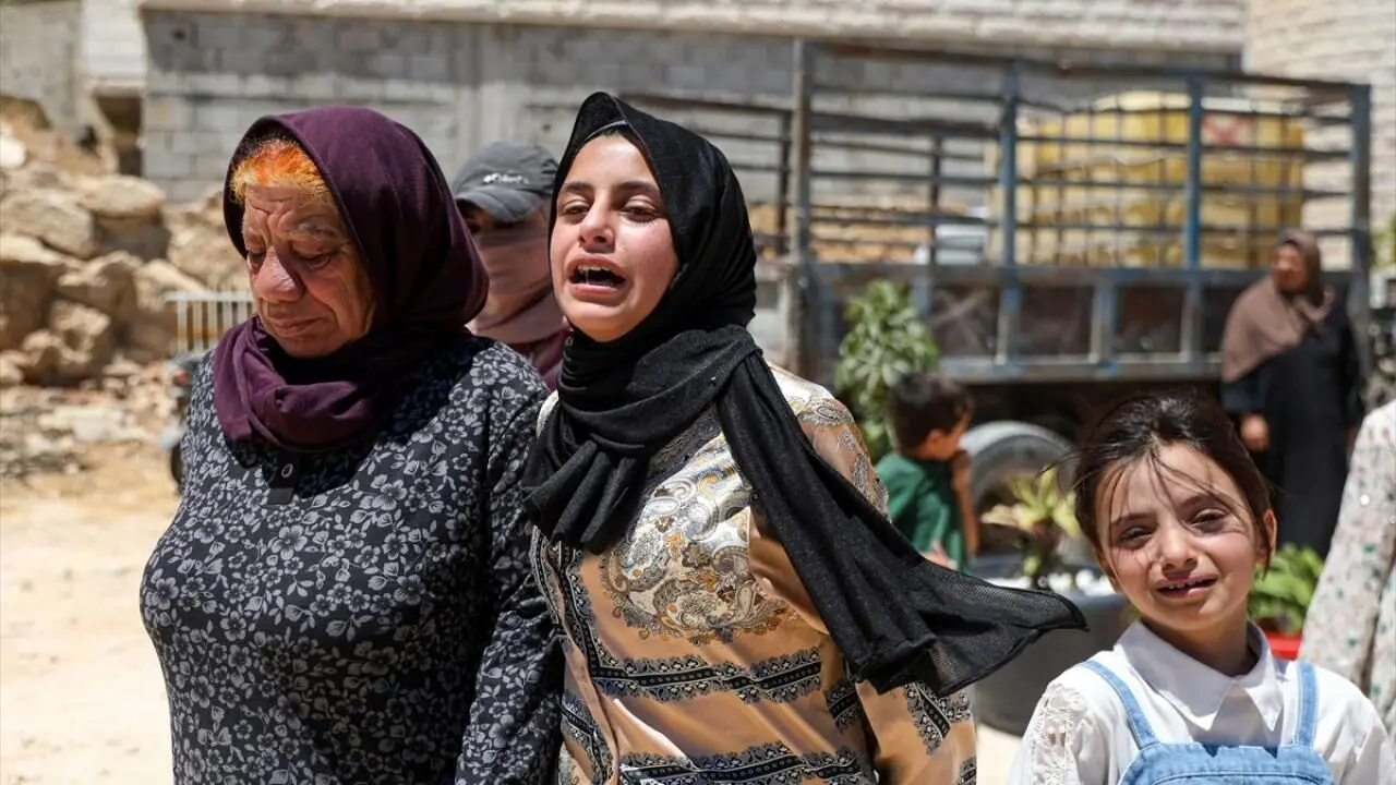 تصاویر؛ اسرائیل یک خانه فلسطینی را با بولدوزر تخریب کرد