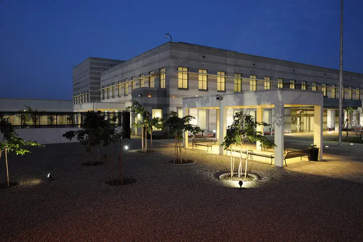 شهروندان پاکستانی کنسولگری آمریکا در کراچی را به آتش کشیدند