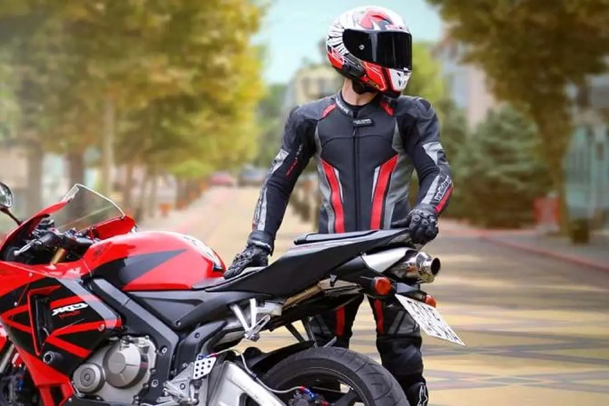 عقاب‌های موتورسوار پرواز می‌کنند