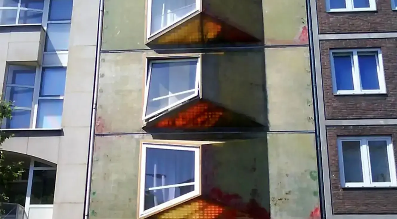 این ساختمان بی رنگ و رو یک اثر مهم معماری است!