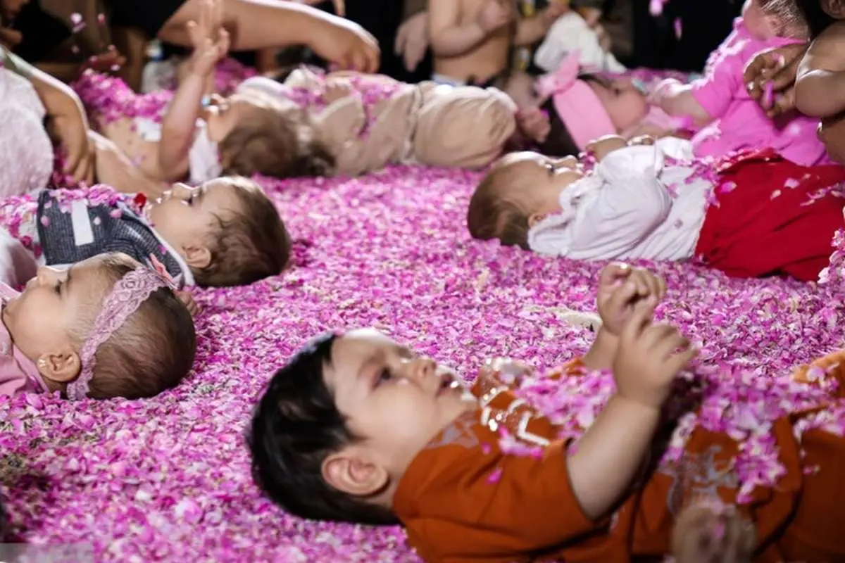 تصاویر؛ آیین ملی گل غلتان نوزادان